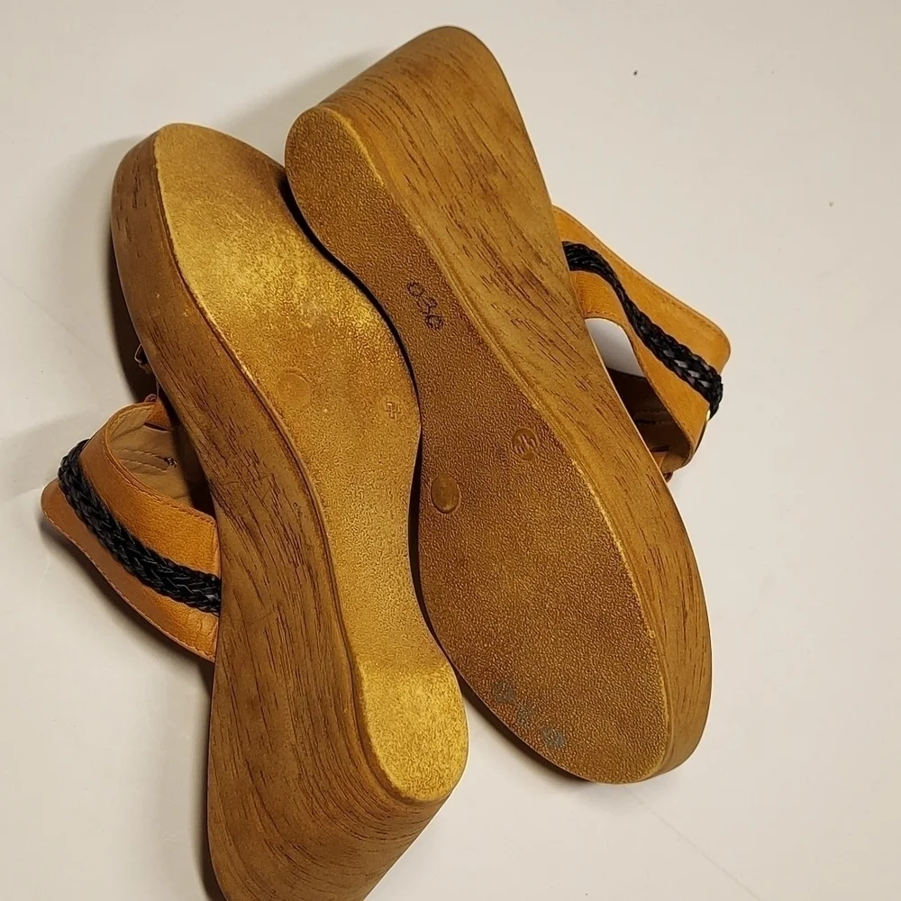 Mila Paoli Leather Wedge Sandals Tan and Black Size 9